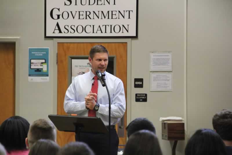 decorative image of Lacz1-e1475522633106_thzcce , Former Navy SEAL turned writer shares life lessons with PSC students 2017-01-17 14:22:04