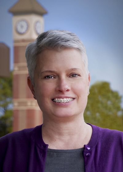 Erin-Spicer-sm decorative image of Erin-Spicer-sm , Spicer receives 2017 Chair Academy’s leadership award 2017-03-31 15:50:39