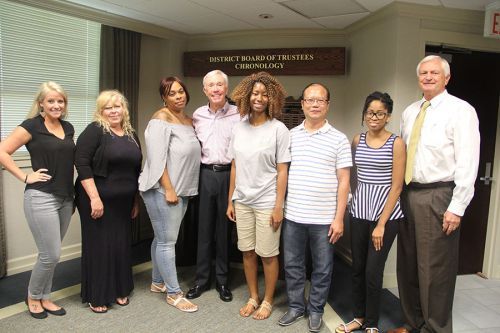 decorative image of Scholarshp_recipients ,   2017-10-17 09:56:29