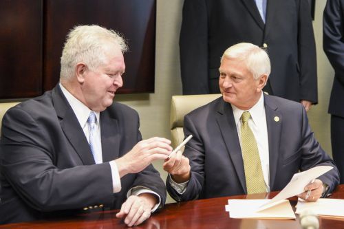 decorative image of agreement-2 ,   2017-10-31 08:03:07