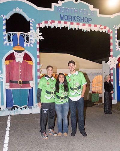 decorative image of HE-2016_volunteers , 2017 Holiday Experience promises a night of excitement and entertainment 2017-11-17 10:48:58