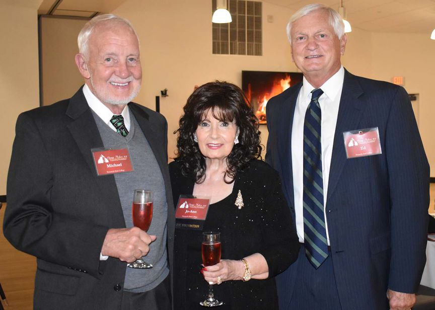 meadowsprice decorative image of meadowsprice , ‘Change Makers’ help transform the lives of Pensacola State students 2022-01-03 11:17:17