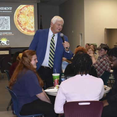 decorative image of DSC_0357-2-1 , Pizza with the President brings students, administration together 2022-10-07 08:27:28