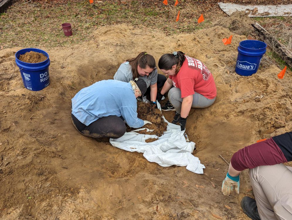 decorative image of pig2 , PSC crime scene tech students locate, examine carcass during annual pig dig 2024-02-20 11:54:34