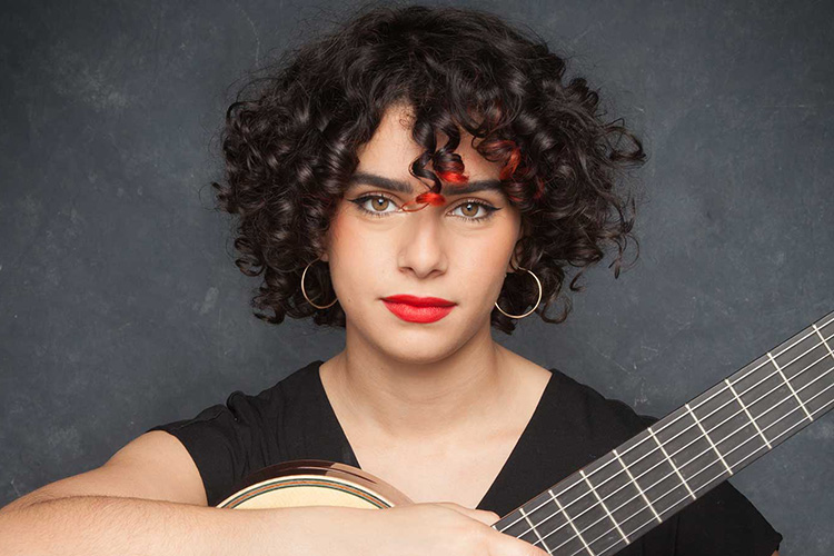 Photograph of Guitarist Leonela Alejandro.